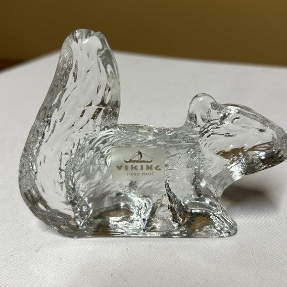 Viking Glass USA Clear Squirrel Figurine Paperweight With Original Sticker - Picture 3 of 4